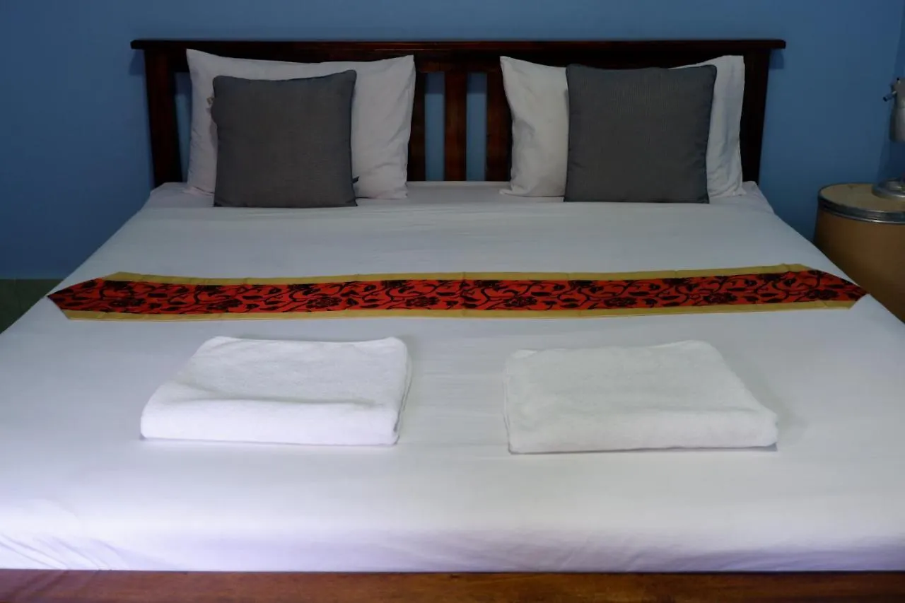 Marina Hut Guest House Ko Lanta 2*,