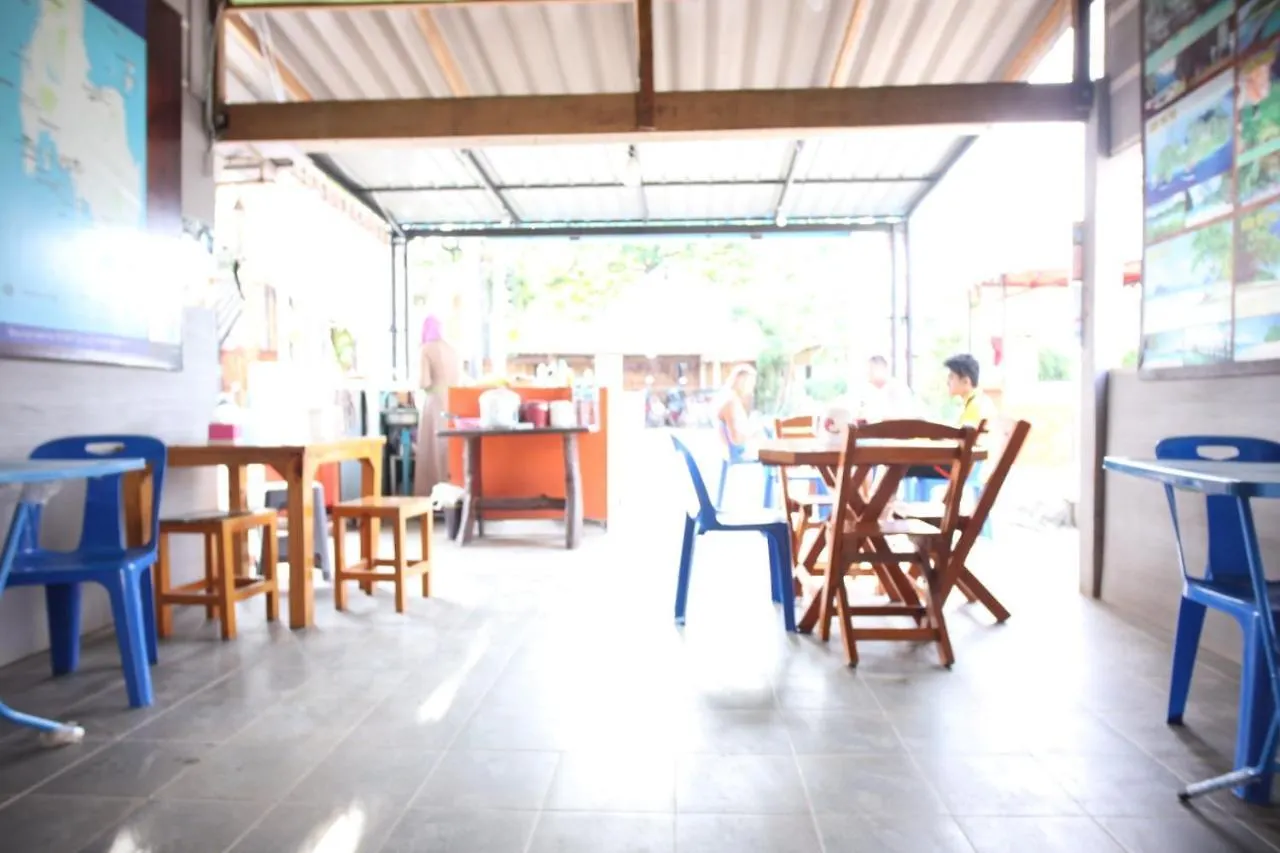 Marina Hut Guest House Ko Lanta 2*,