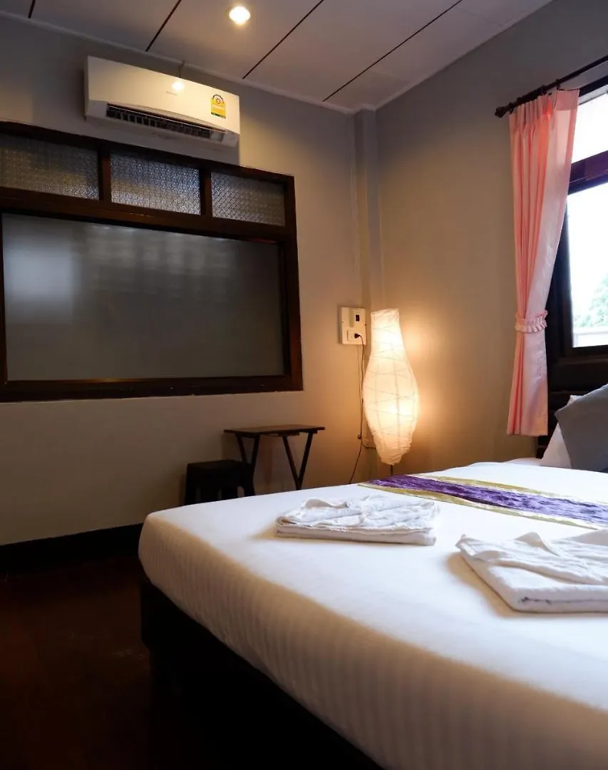 Marina Hut Guest House Koh Lanta 2*,